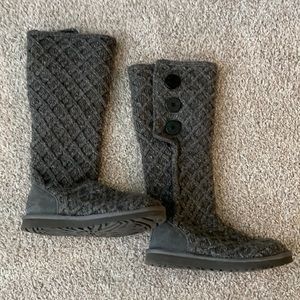 Like new Sweater uggs
